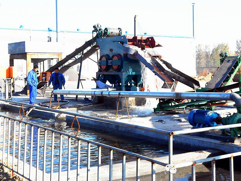 動(dòng)篩跳汰機(jī)正在生產(chǎn)作業(yè)